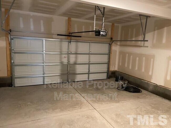 Building Photo - 23 Bluejack Ct