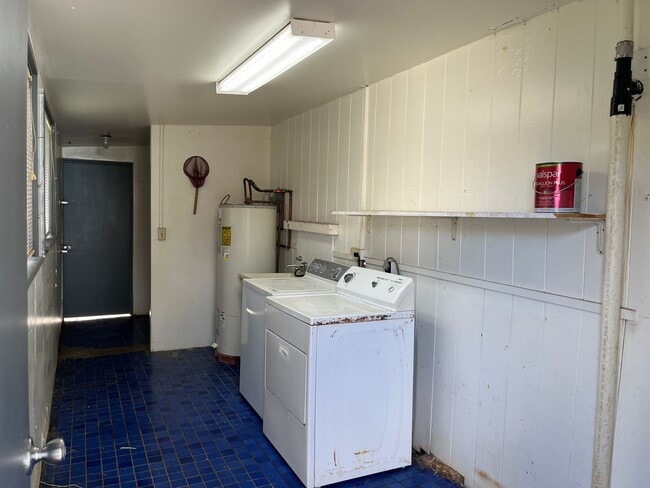 Building Photo - Wonderful Kaneohe 3 bedrooms, 1.5 bath House with Carport - Avail now!