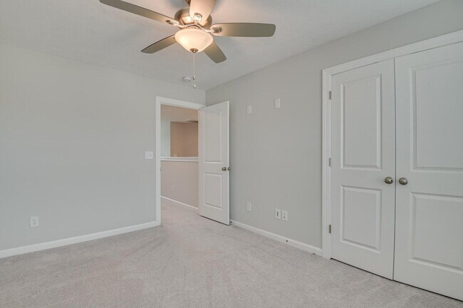 Building Photo - 596 Vinings Dr