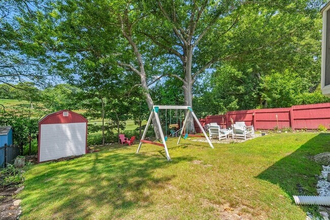 Building Photo - 567 Poplar St