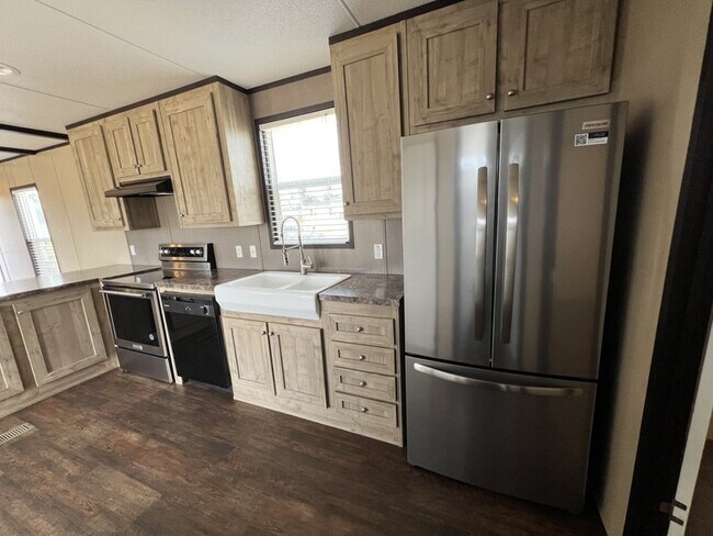 Building Photo - 12988 Gustavo Dr