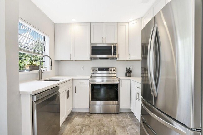 Building Photo - 413 36th St