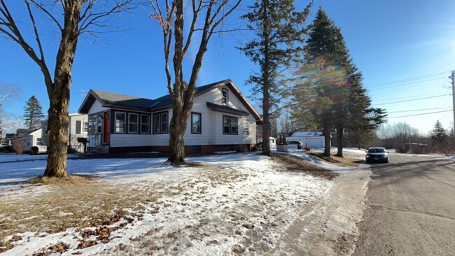 Building Photo - Three Bedroom Single-Family Home In Duluth...