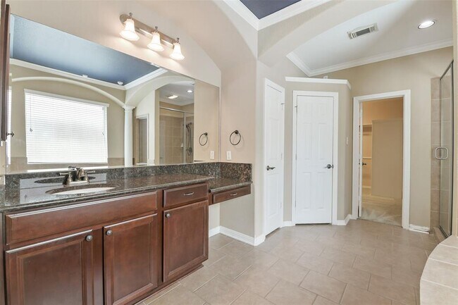 Building Photo - 20419 Windrose Bend Dr