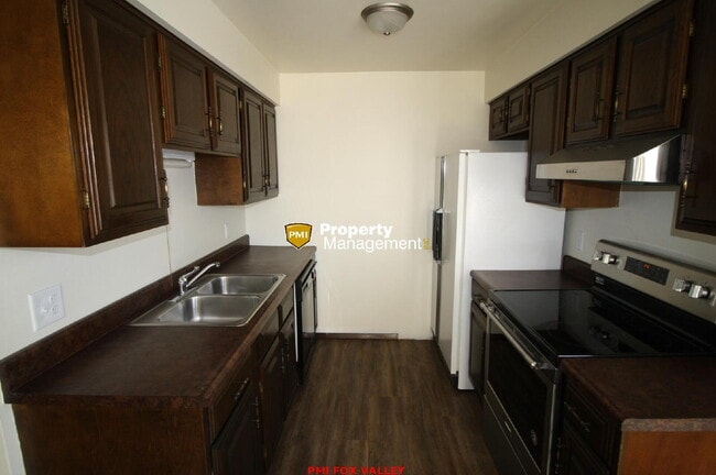 Building Photo - Neenah side by side duplex