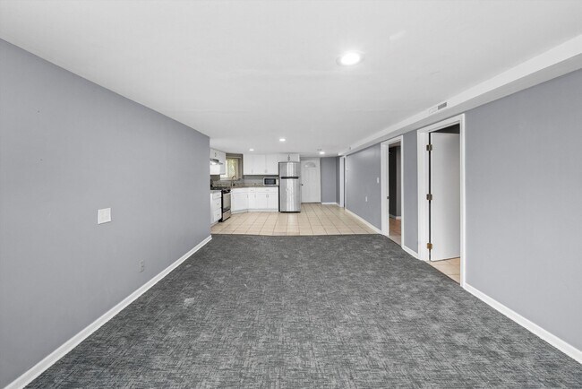 Building Photo - 3353 W Evergreen Ave