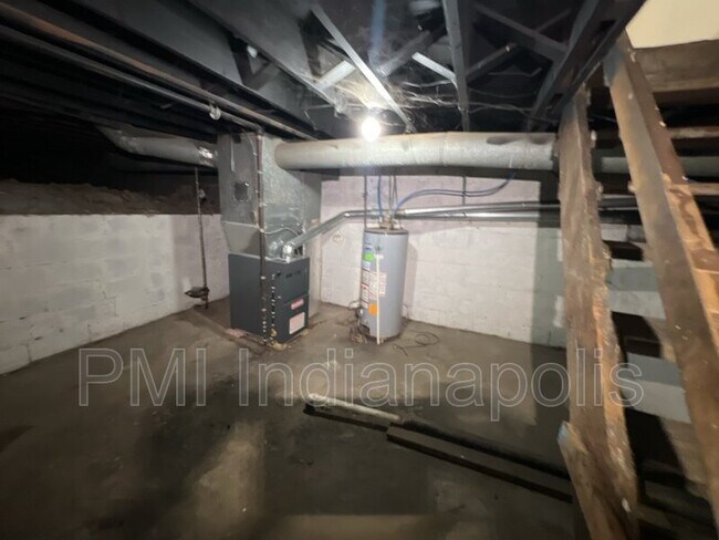Building Photo - 310 N Riley Ave
