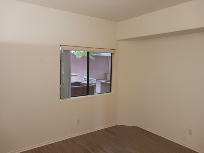 Building Photo - 1174 Amherst Ave