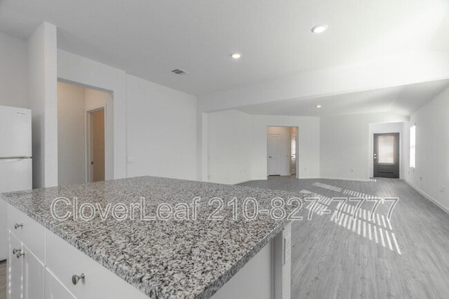 Building Photo - 706 Red Fld Wy