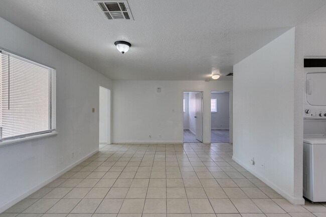 Building Photo - 6987 Mendon Ln