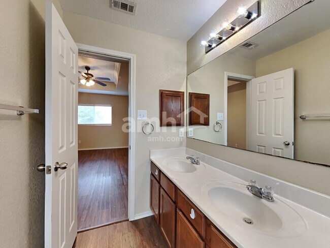 Building Photo - 10023 Woodland Pines