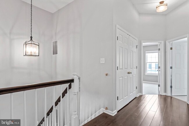 Building Photo - 6692 Ordsall St