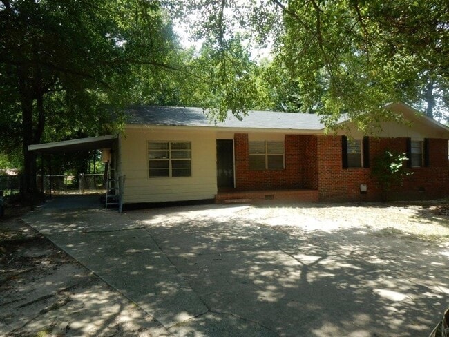 Primary Photo - Cozy Home located off Buena Vista Road