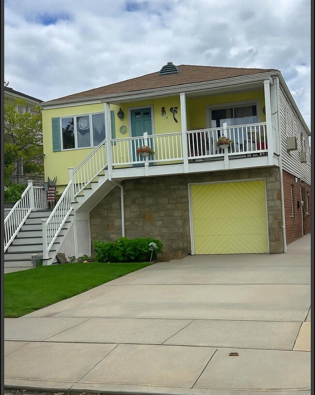 Building Photo - 420 E Beech St