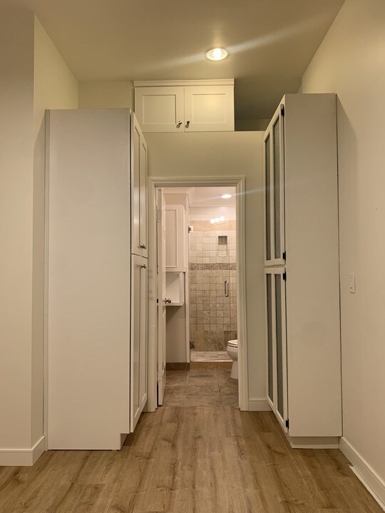 Building Photo - 4415 Stanbridge Ave