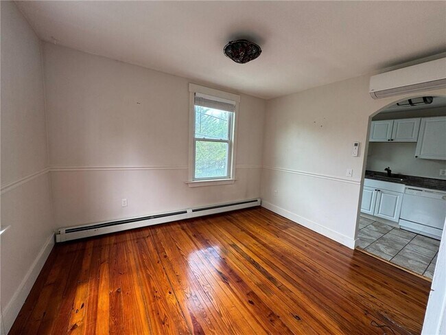 Building Photo - 40-40 Freebody St