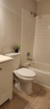 Building Photo - 1631 SW 44th Ave