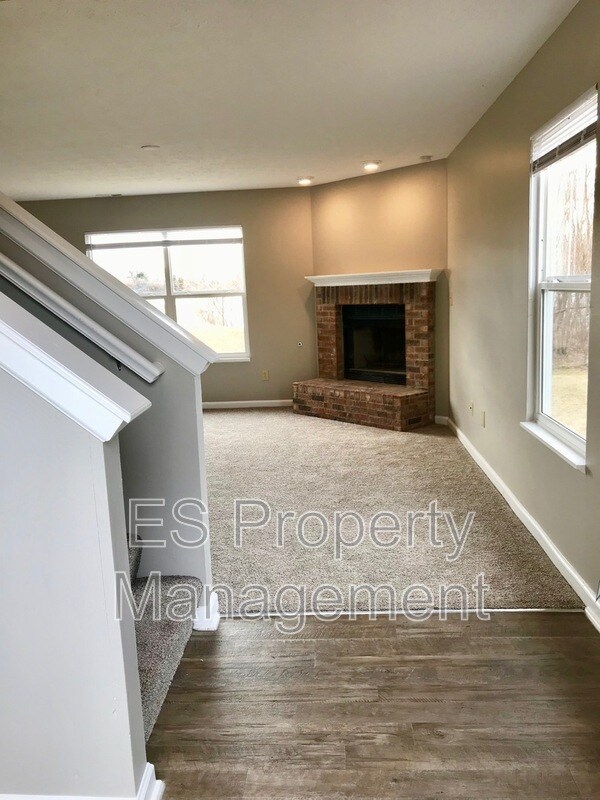 Building Photo - 5390 Lakeside Manor Dr