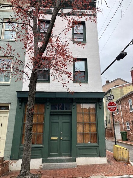 Building Photo - 414 George St