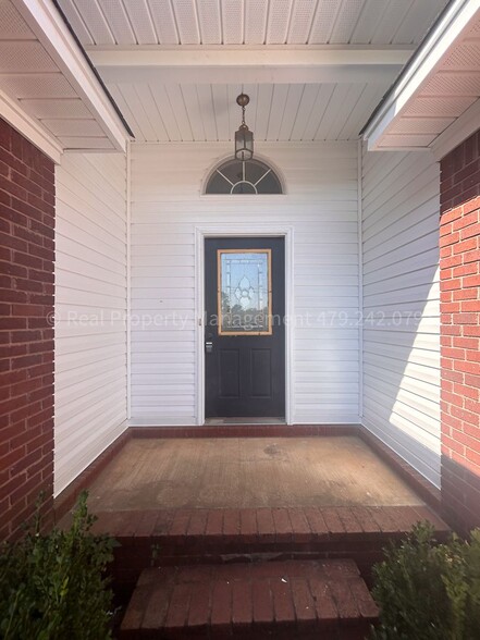 Building Photo - 1019 N Daisy St