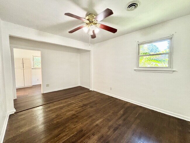 Building Photo - Gorgeous Updated Home in Virginia Beach!