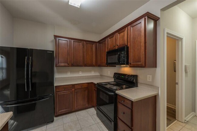 Building Photo - 204 Parc View Ln