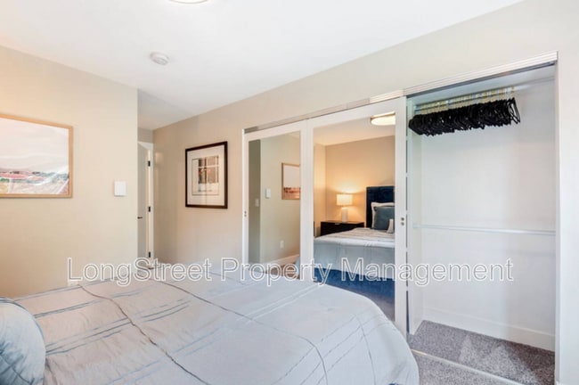 Building Photo - 4980 S Landing Dr