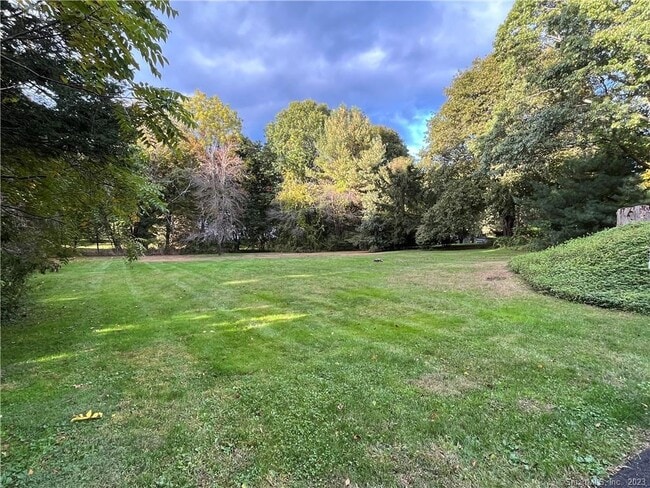 Building Photo - 129 Buttonball Rd