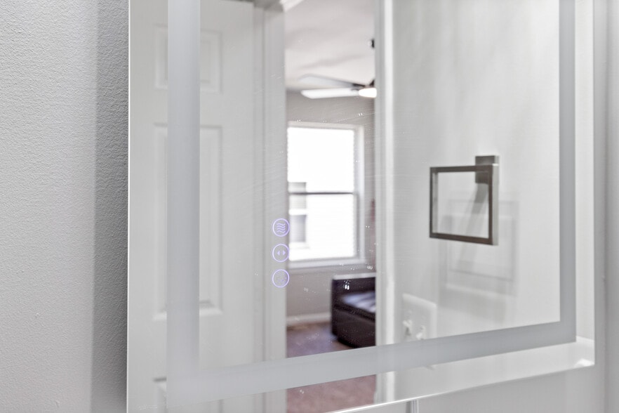 Building Photo - 16409 Eastwind St