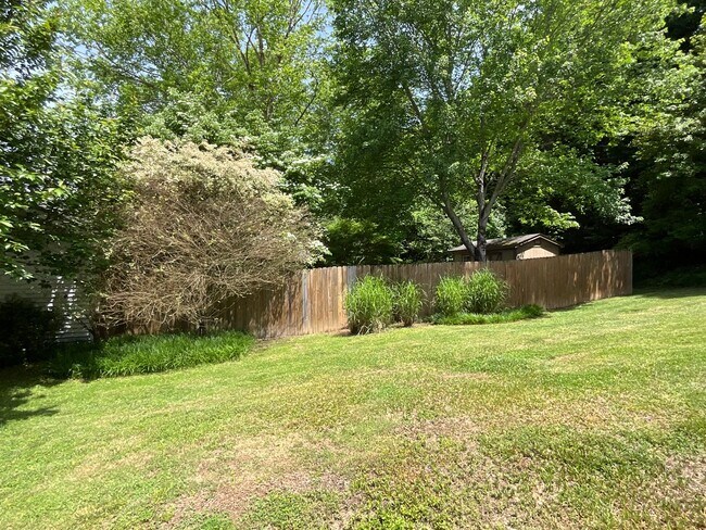 Building Photo - Now Available to View! Immaculate 2 bed, 2 bath, Fireplace, Garage, Granite and More!!