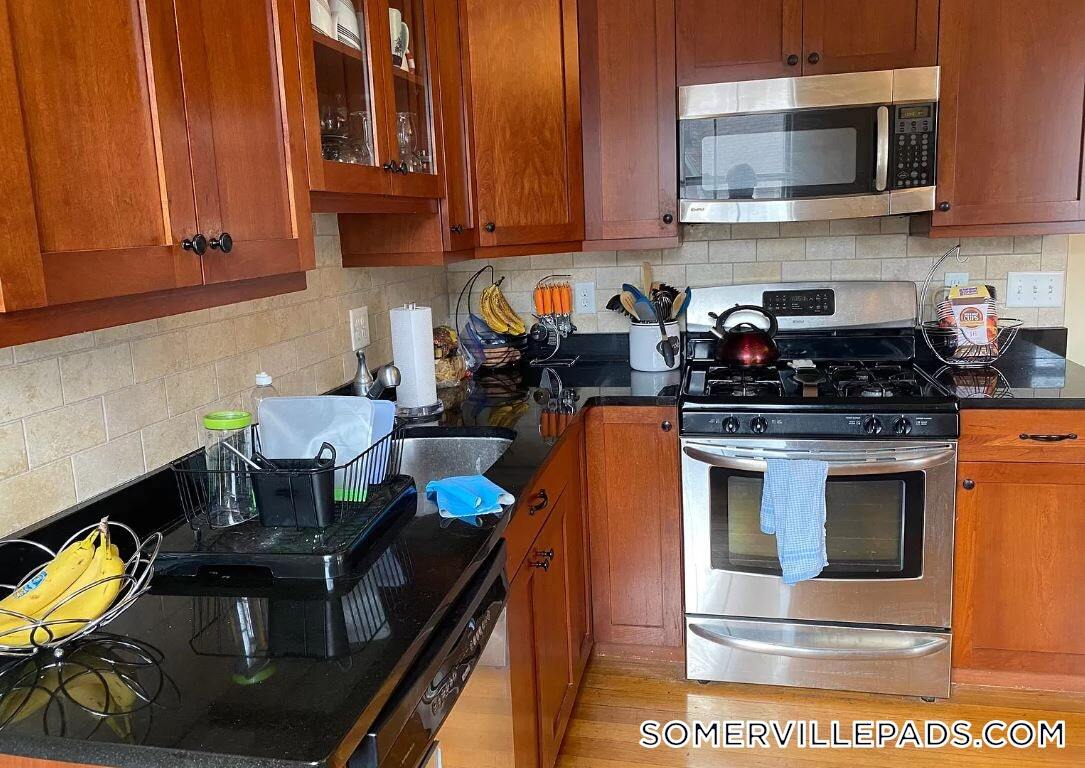 Building Photo - 79 College Ave