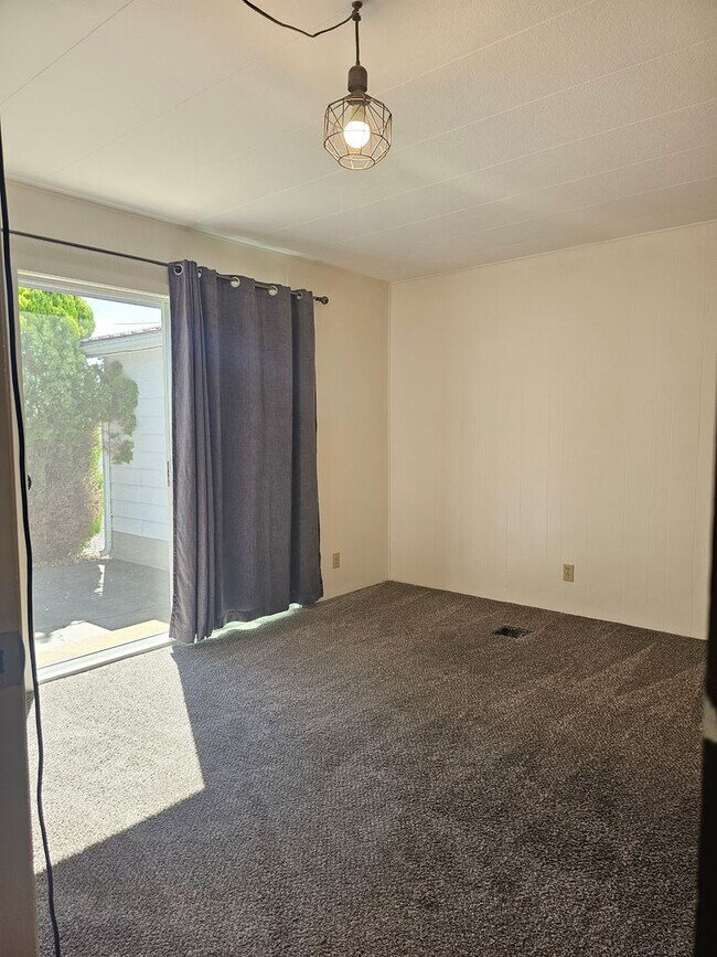 Building Photo - 3 BONUS ROOMS for Office, Art and Play roo...