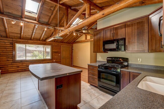 Building Photo - Nestled In the Granite Dells!