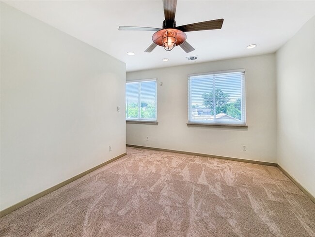 Building Photo - 321 E 20th St