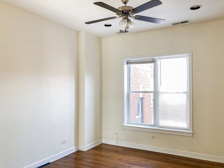 Building Photo - 849 W Cornelia Ave