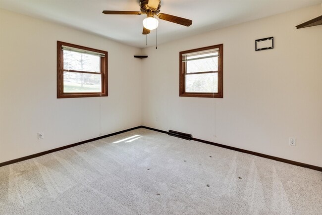 Building Photo - 1870 Sand Ridge Ct