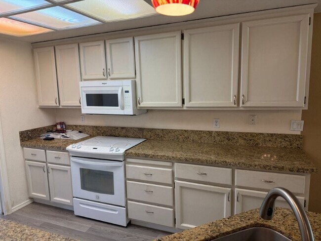 Building Photo - Modern 3 Bedroom 2 Bath One Story Browns Valley Vacaville *Star Rentals