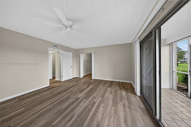 Building Photo - 2801 Victoria Way