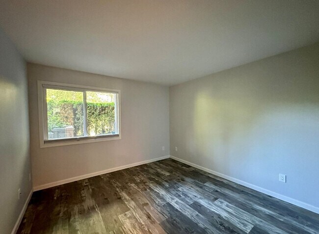 Building Photo - 2bd/1.75ba Kirkland Condo