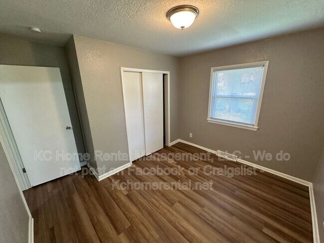 Building Photo - 515 S Forest Ave