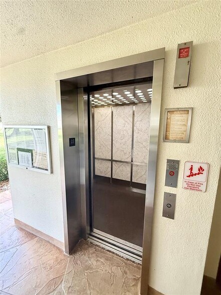 Building Photo - 84 Mansfield B