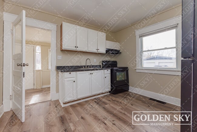 Building Photo - 2440 S Hoyt Ave