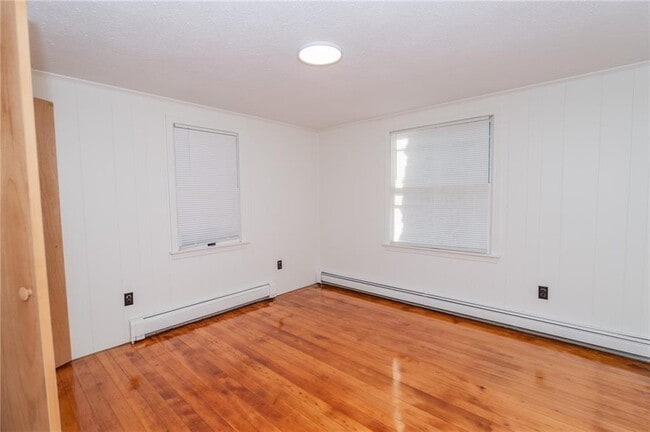 Building Photo - 137 A Kingstown Rd