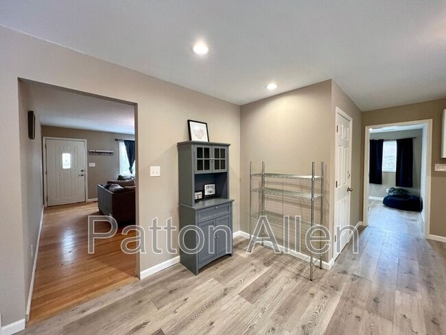 Building Photo - 63 Ben Lippen Rd