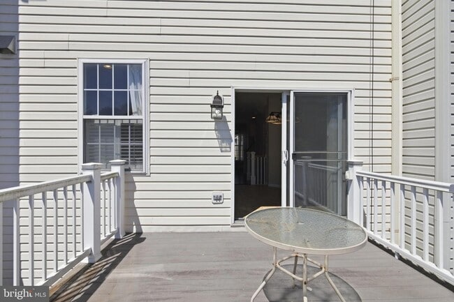 Building Photo - 5504 Sacramento Mews Pl