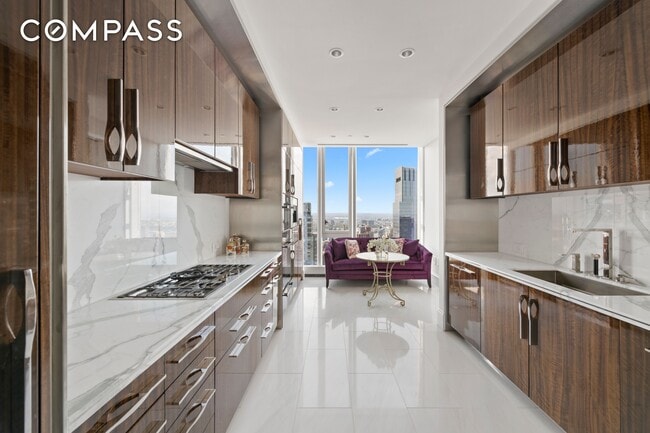 Building Photo - 217 W 57th St