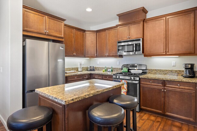 Building Photo - 520 Calle Vibrante