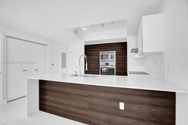 Building Photo - 301 Altara Ave