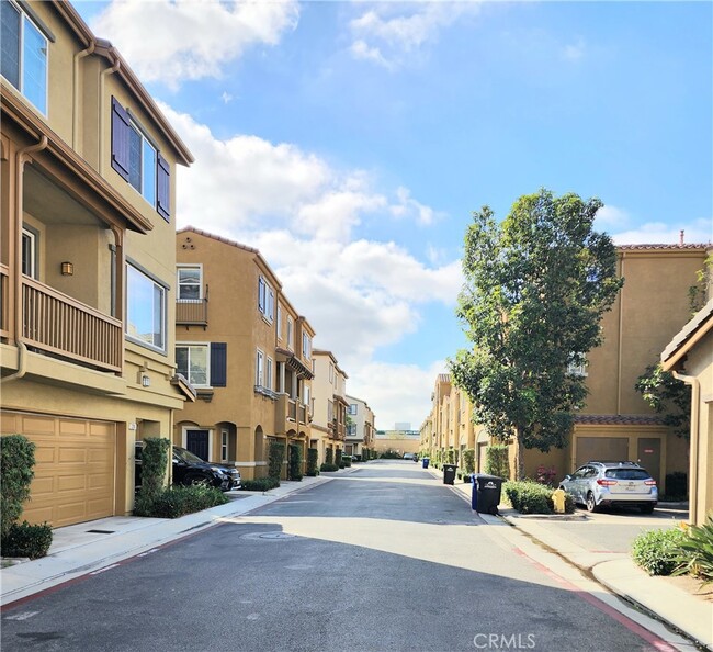 Building Photo - 22919 Mariposa Ave