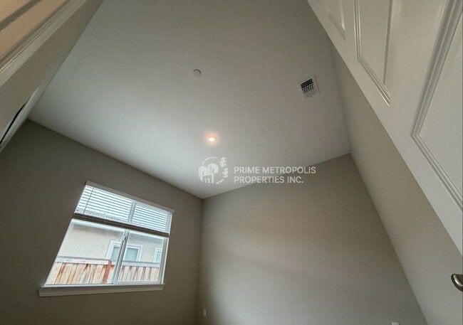 Building Photo - 681 Bacarra St